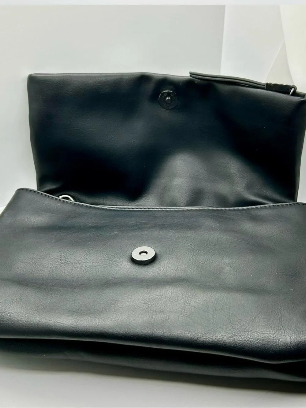 Simply Vera Vera Wang Black Leather Shoulder Bag with Chain Strap Accents